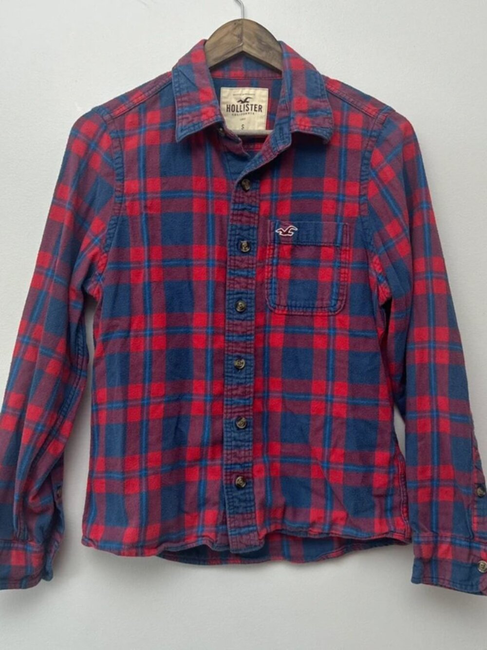 Hollister California Women’s Small Red Navy Plaid Flannel Button Down Shirt